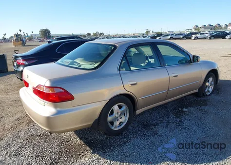 2000 Honda Accord 3.0 Ex из США, поврежденный, VIN 1HGCG1653YA037116